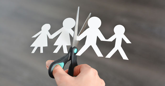 Family divorce concept with human paper shapes and scissors sugg