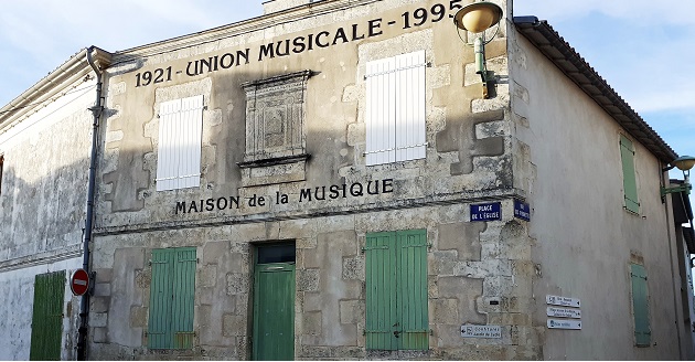 web-au-coeur-du-village-lemblematique-ecole-de-musique-est-desormais-a-letroit