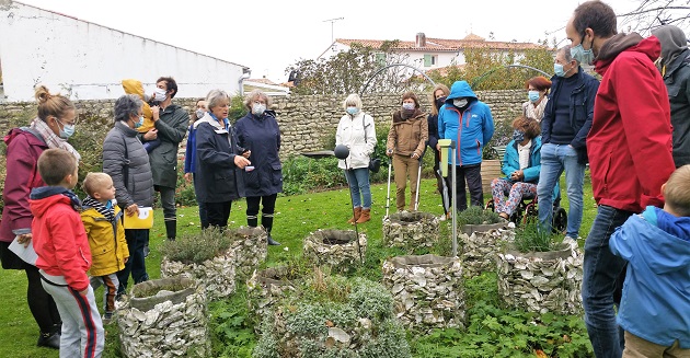 web-franc-succes-et-public-attentif-pour-le-jardin-en-permaculture